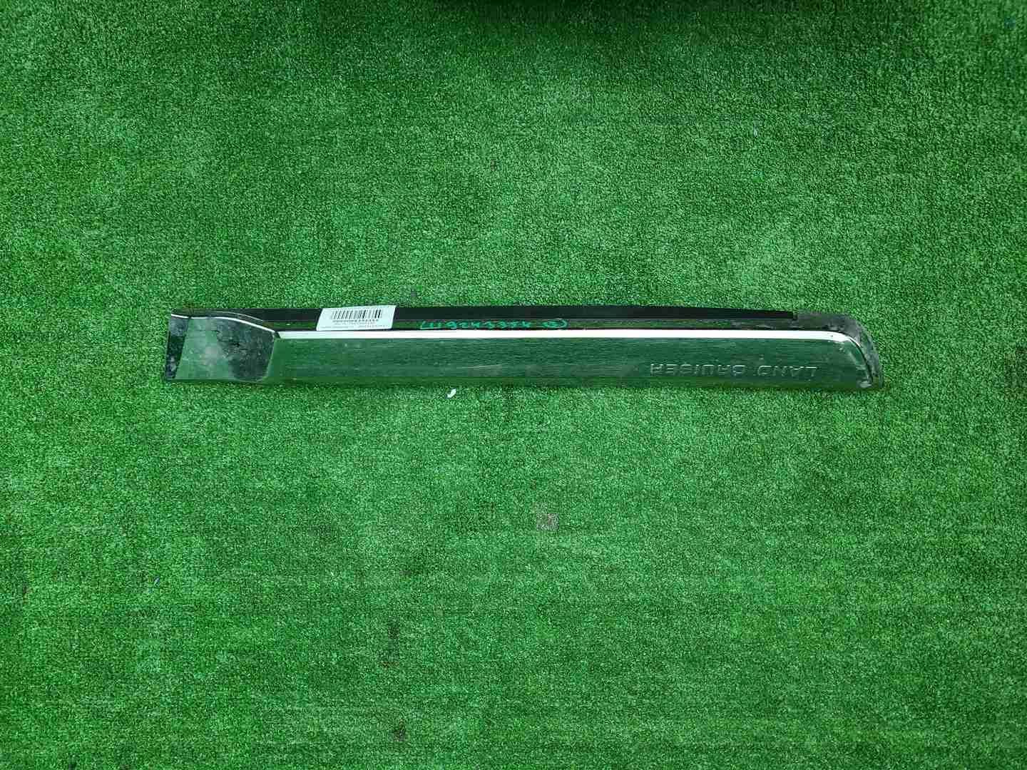 Накладка двери правая Land Cruiser 200 (15-21)