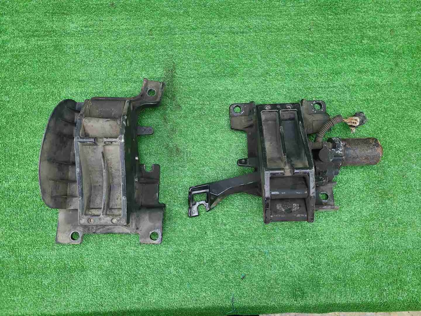 Кронштейн подножки правый RR Vogue 4 L405 (12-22)