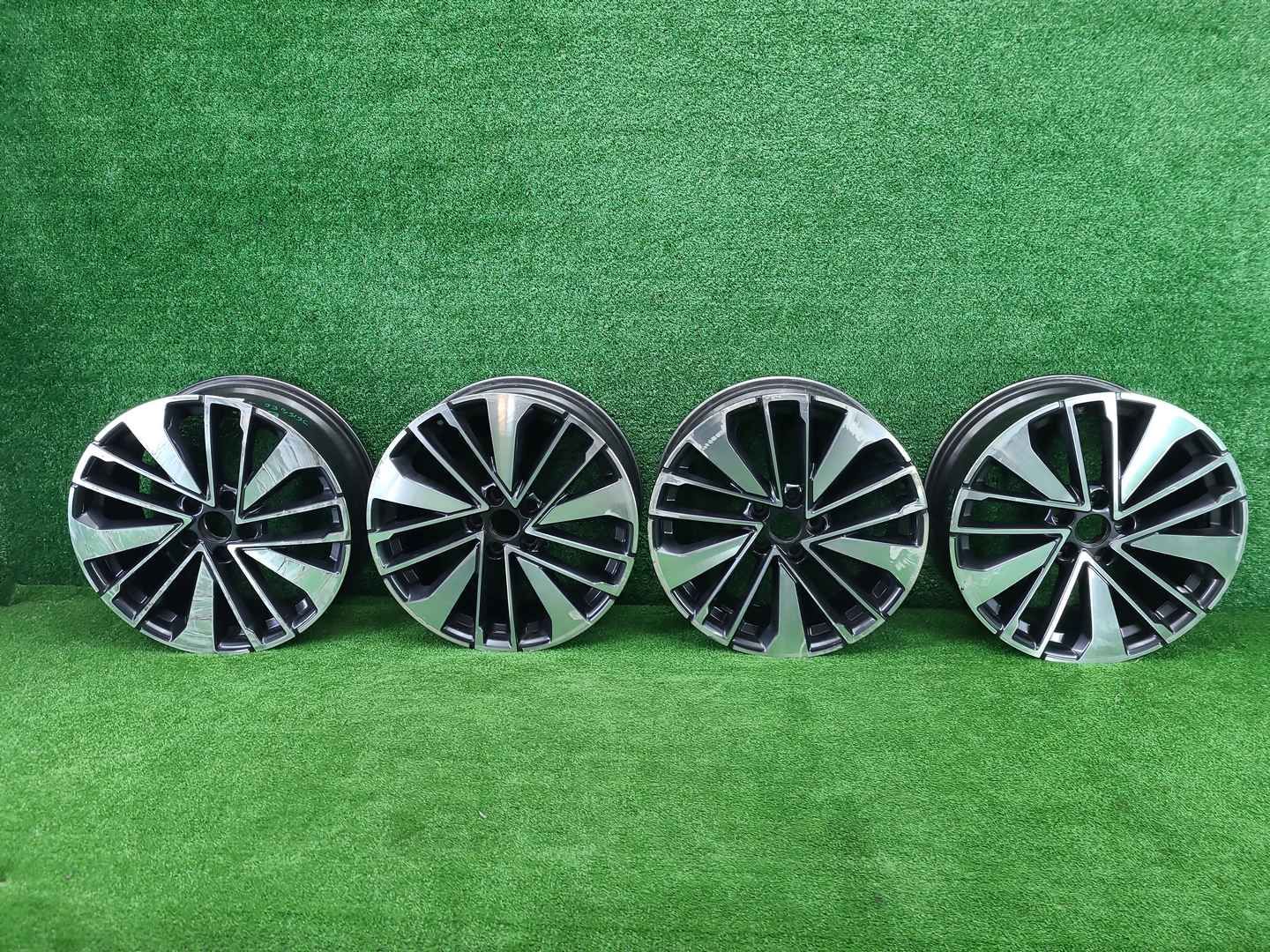 Диск Комплект дисков R18 Changan CS35PLUS (18-нв)