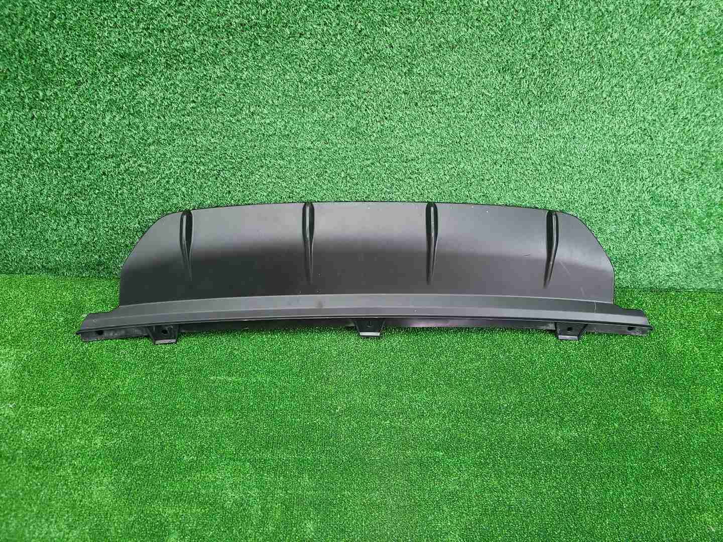 Накладка заднего бампера Hongqi HS3 (2023-н.в.)