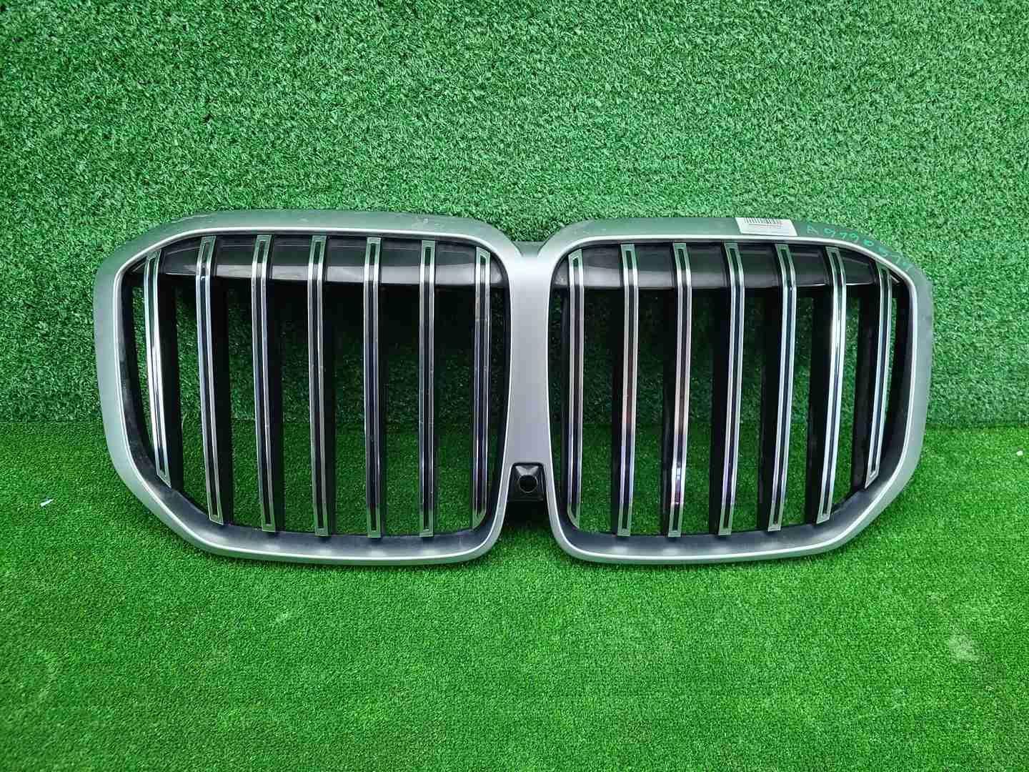 Решетка радиатора BMW X7 G07 (2022-н.в.)