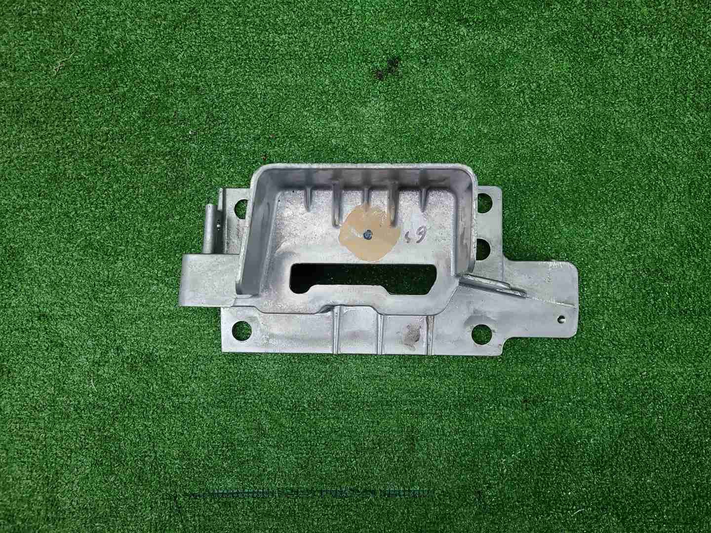 Кронштейн усилителя LR Defender 2 L663 (2019-н.в.)