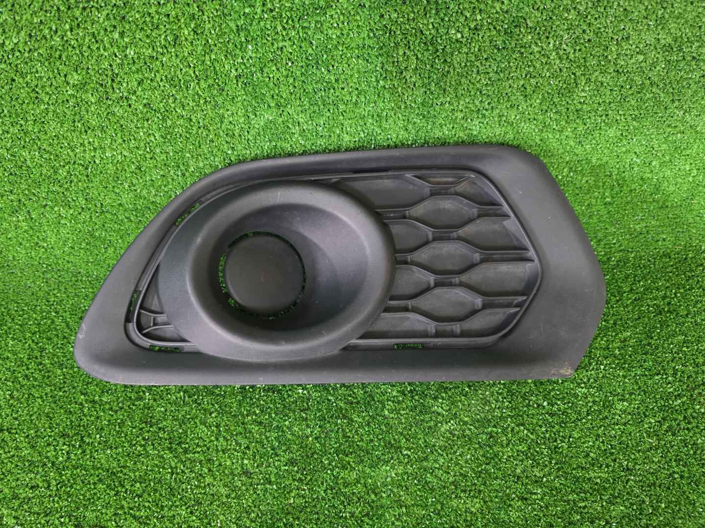 Заглушка ПТФ правая Renault Sandero 2 (2014-2018)