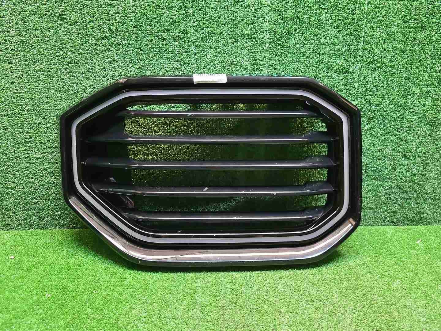 Решетка радиатора правая BMW XM G09 (2022-н.в.)
