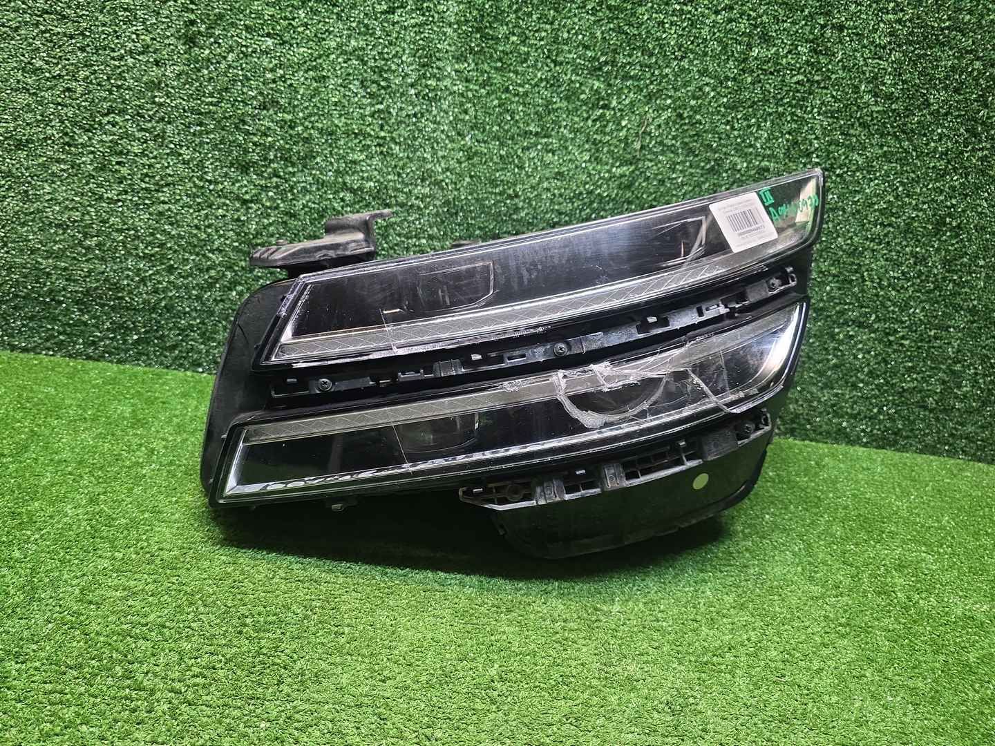Битая Фара левая Genesis G80 (2020-2024) LED