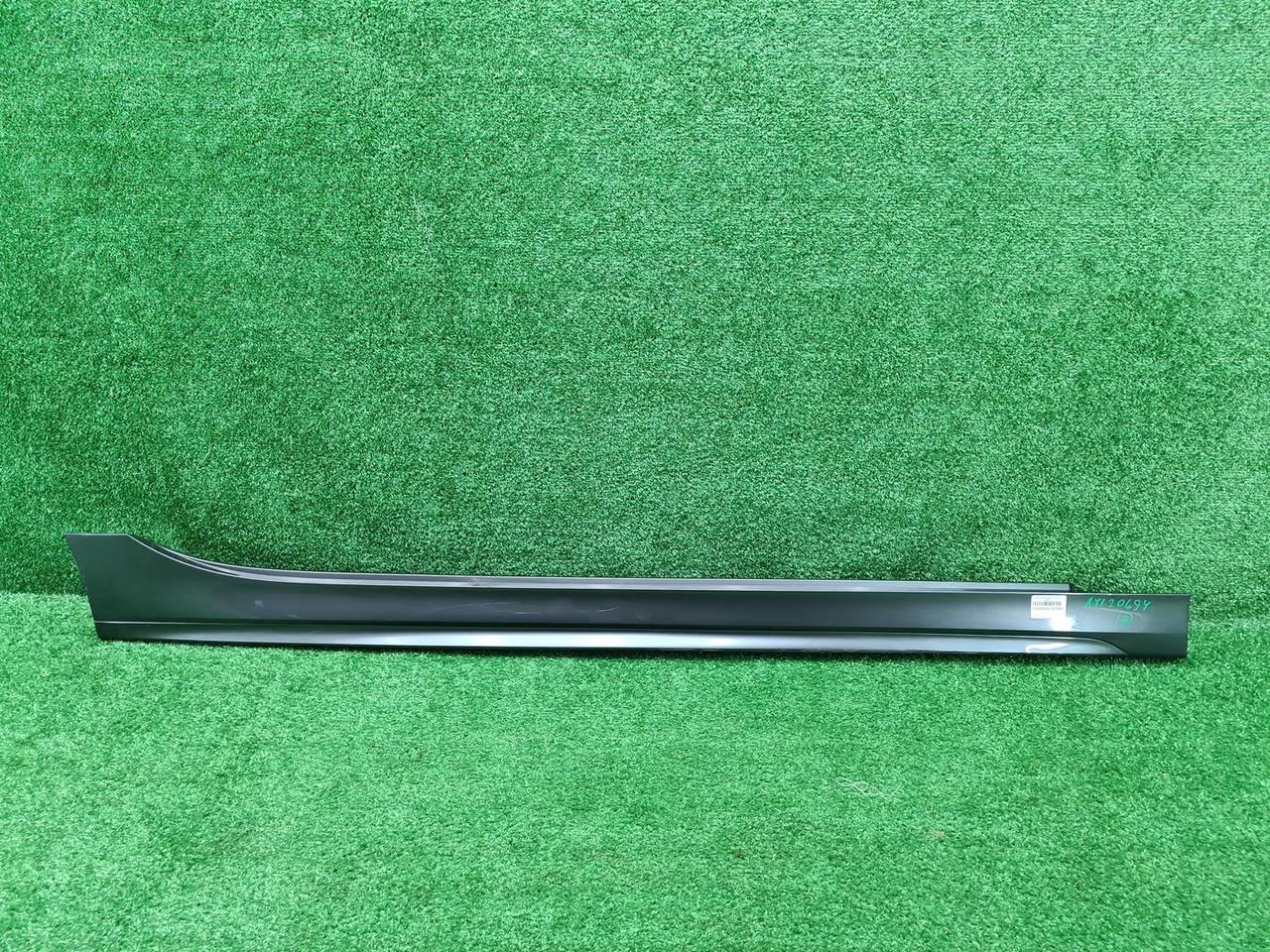Накладка порога правая BMW 1er F40 (19-нв) M-paket