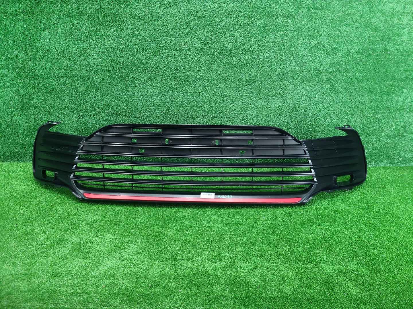 Решетка переднего бампера Toyota Camry xv70 20-24