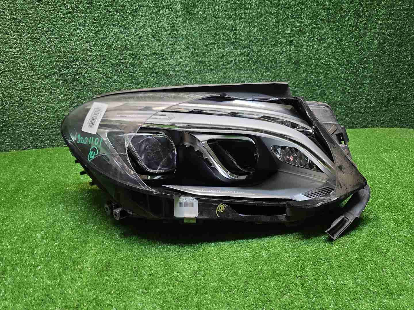 Битая Фара правая Mercedes GLE W166 (15-18) LED