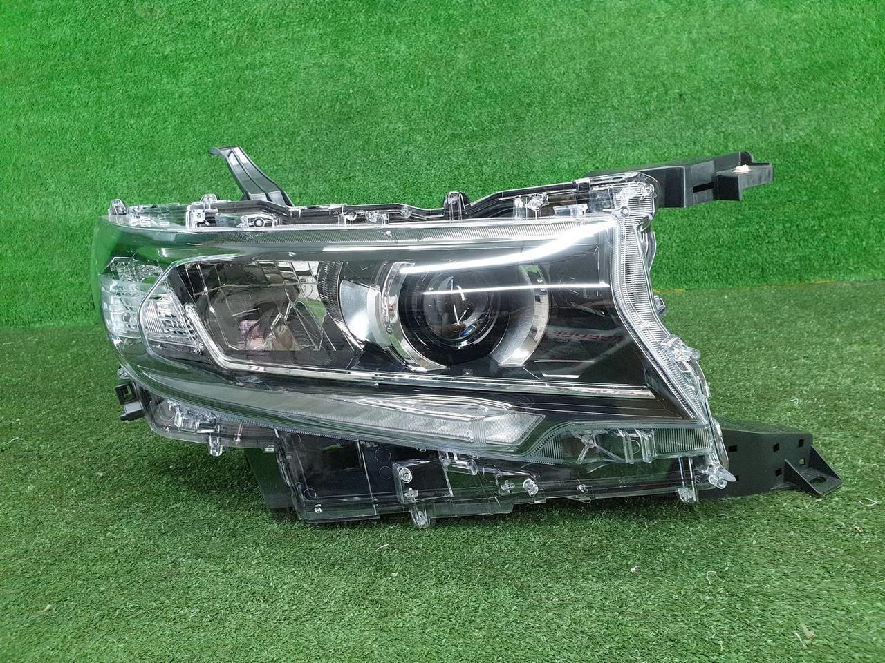 Фара правая Toyota Land Cruiser Prado 150 (2017-н.в.) LED