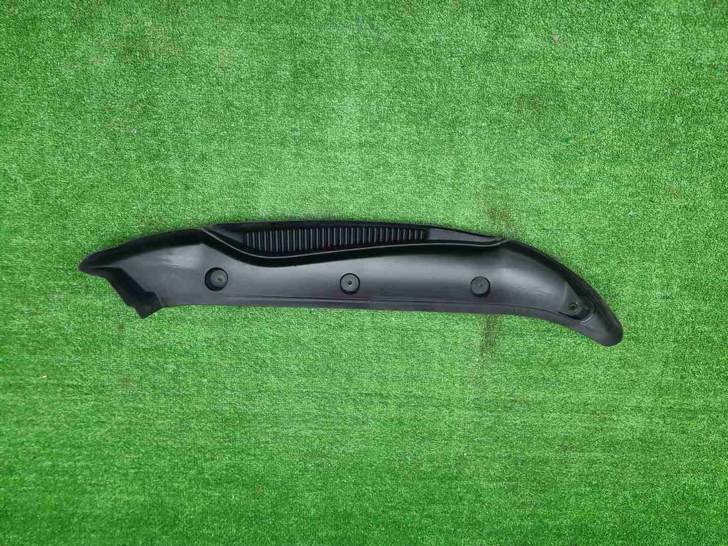 Дефлектор левого крыла Porsche Taycan (2019-2024)