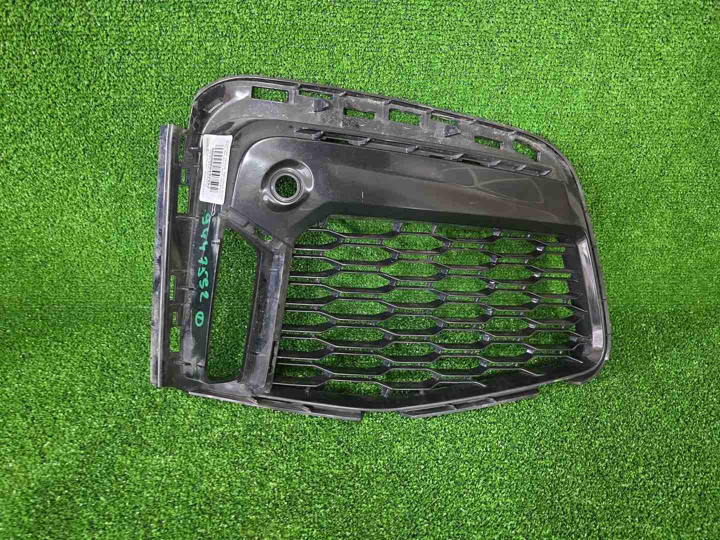 Решетка бампера правая BMW 7er G11 (19-22) M-paket