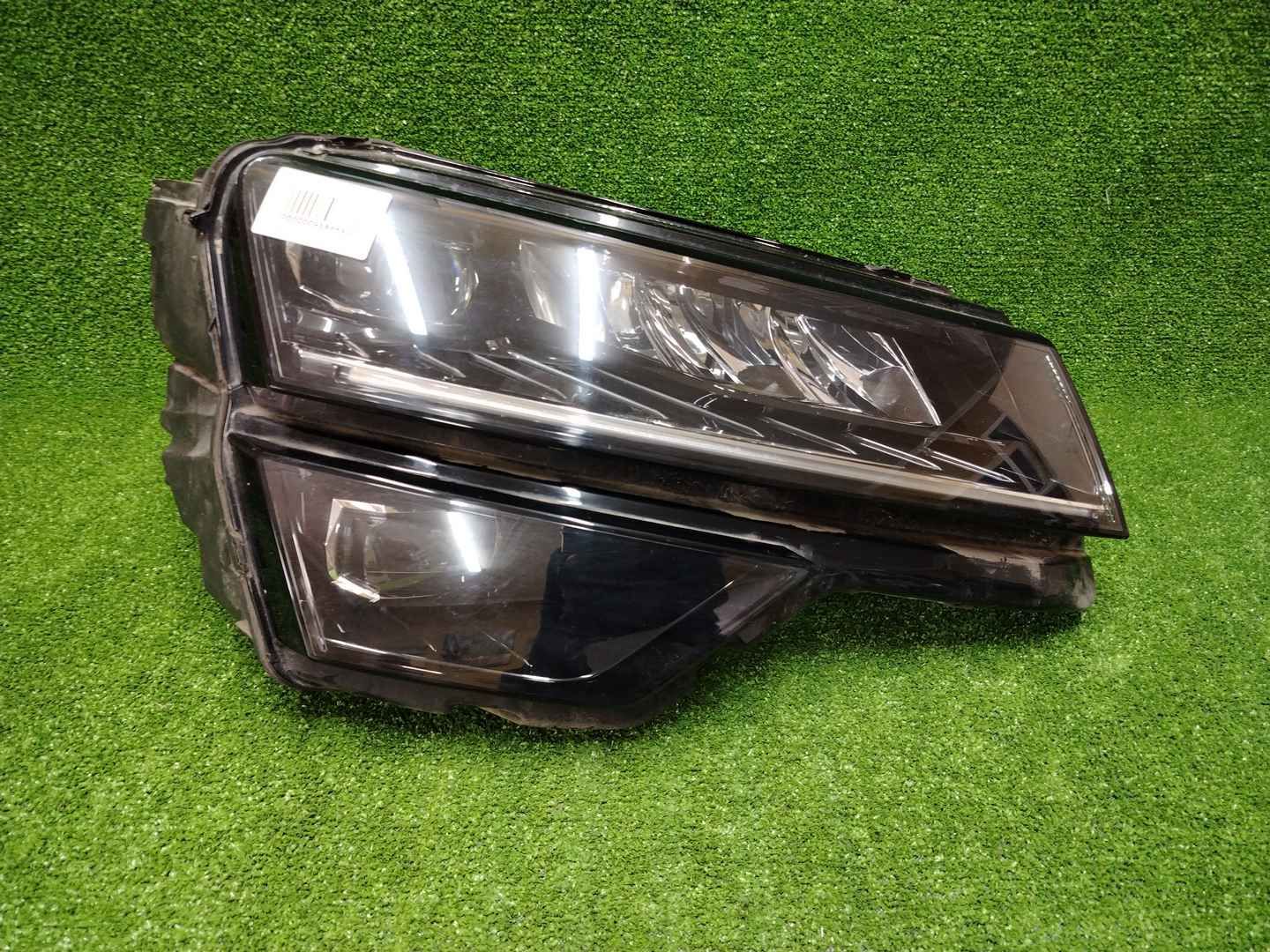 Фара правая Skoda Karoq (2017-2021) LED