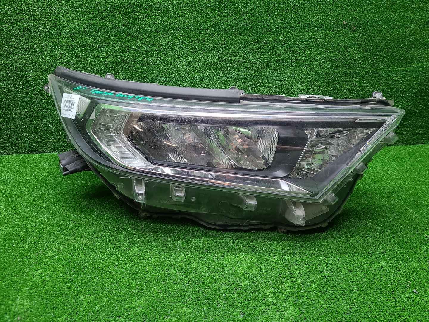 Фара правая Toyota RAV4 5 XA50 (18-нв) LED