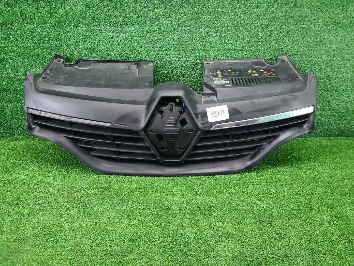 Решетка радиатора Renault Logan 2 (2014-2018)
