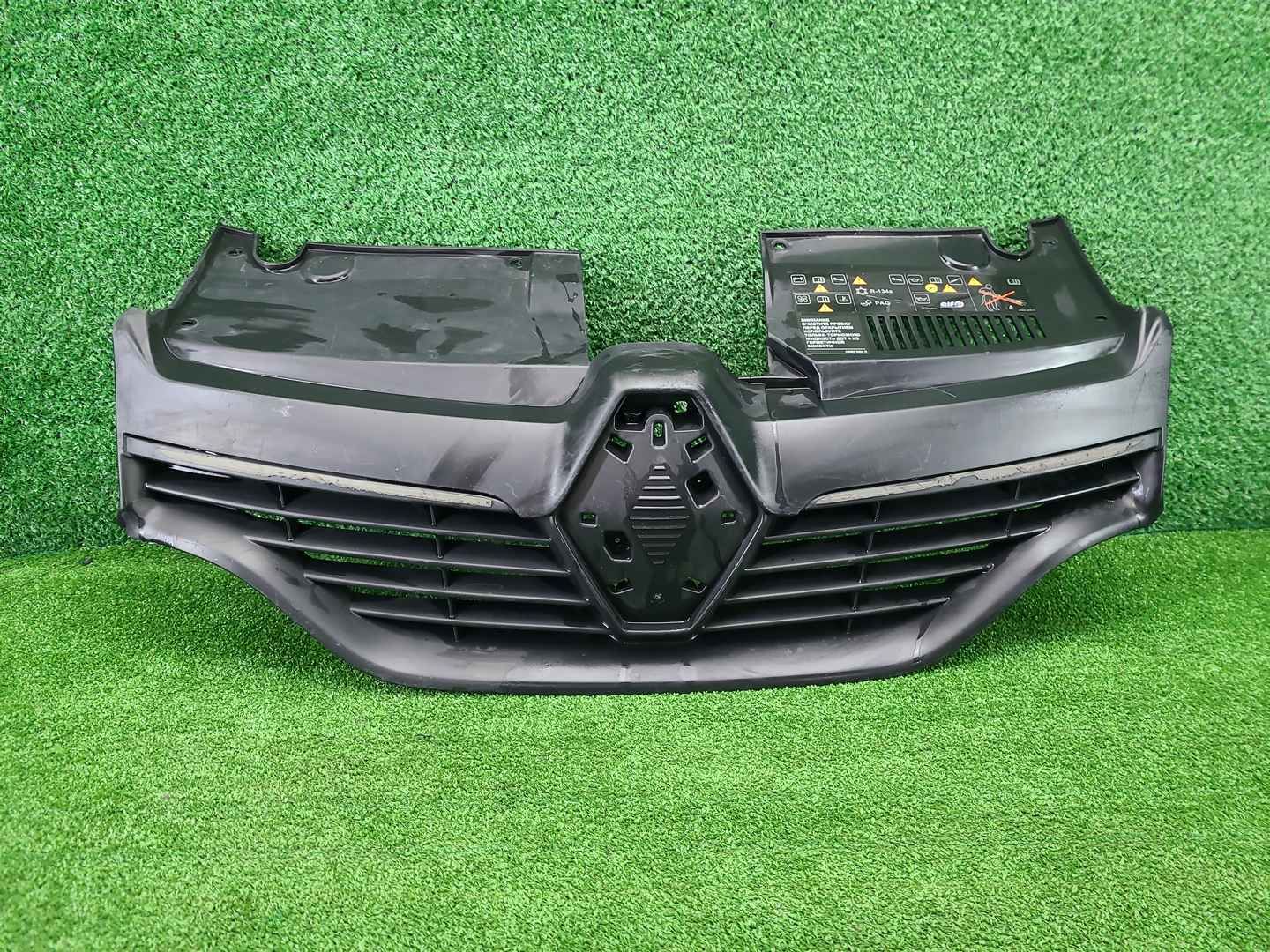 Решетка радиатора Renault Logan 2 (2014-2018)