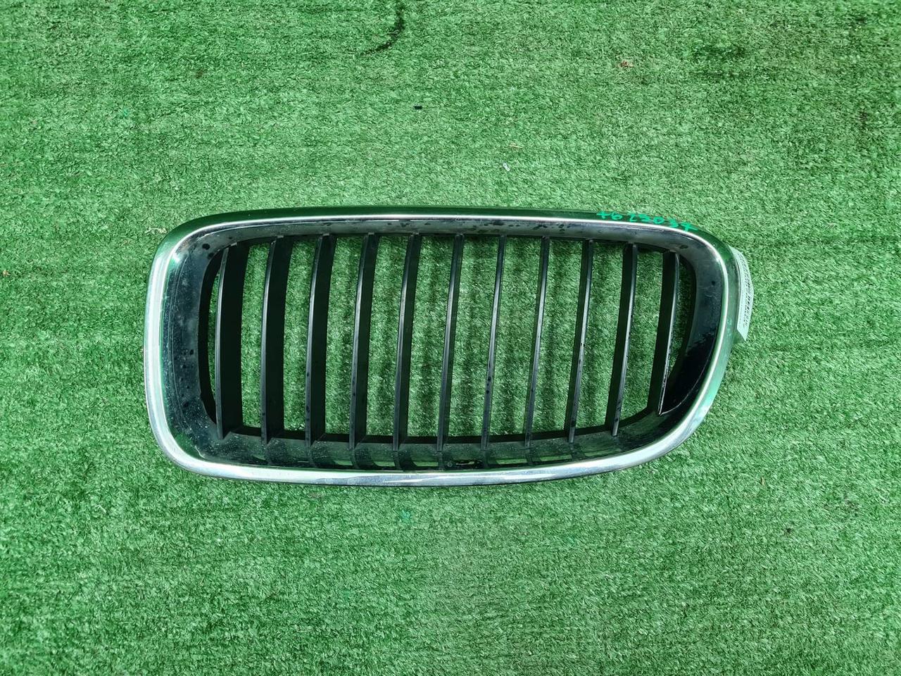 Решетка радиатора левая BMW 3er F30 (2011-2020)