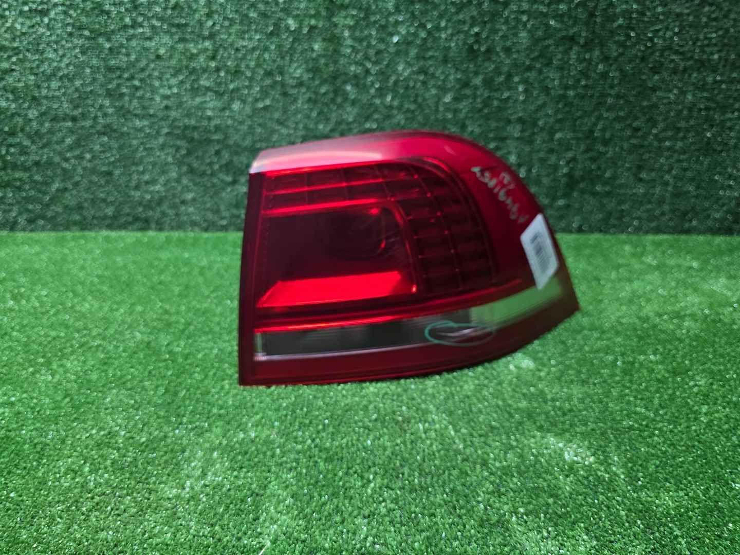 Фонарь правый внешний VW Touareg 2 NF (2014-2018)