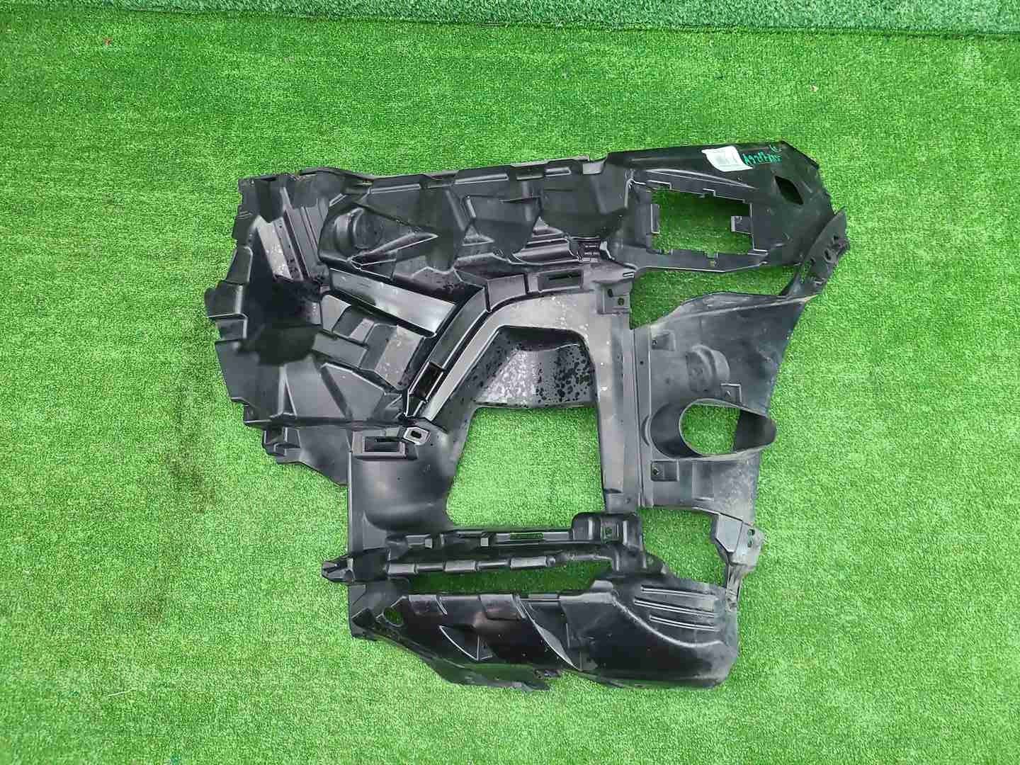 Кронштейн переднего бампера BMW X7 G07 (2019-2022)