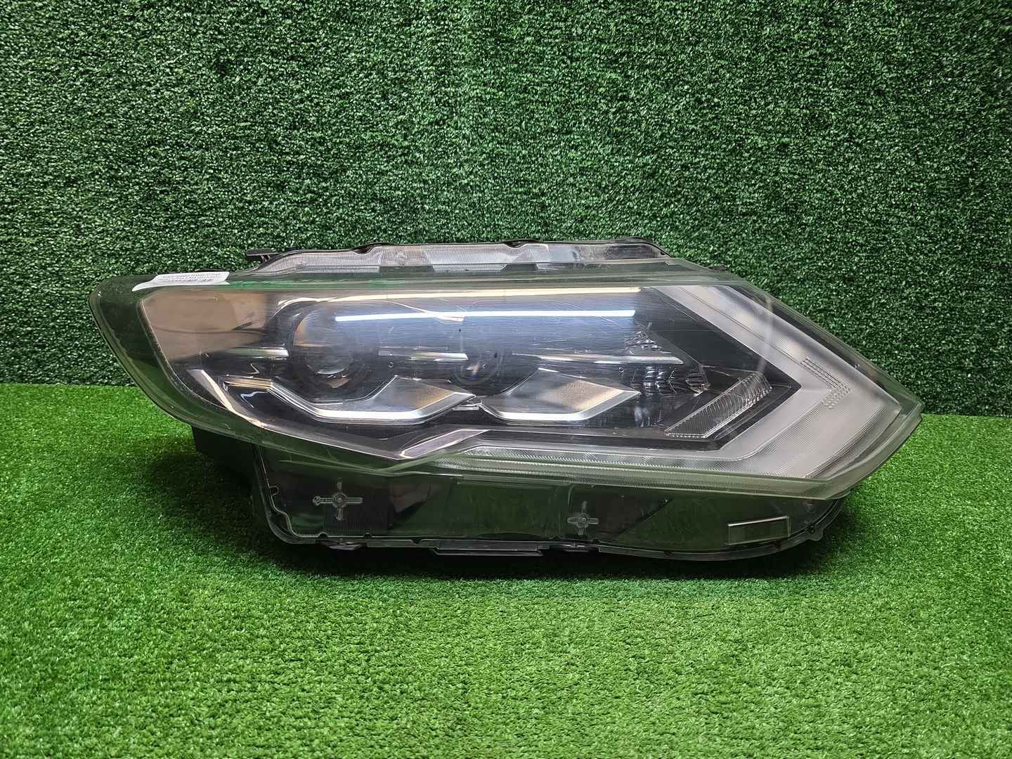 Фара правая Nissan X-Trail T32 (2017-2022) LED