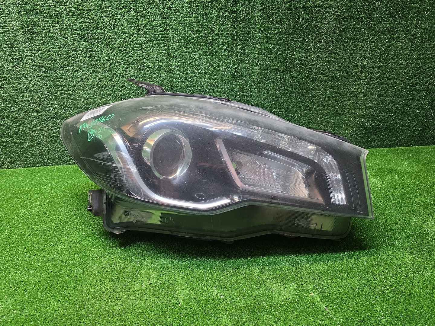 Фара правая Suzuki SX4 2 S-Cross (2016-2022) LED
