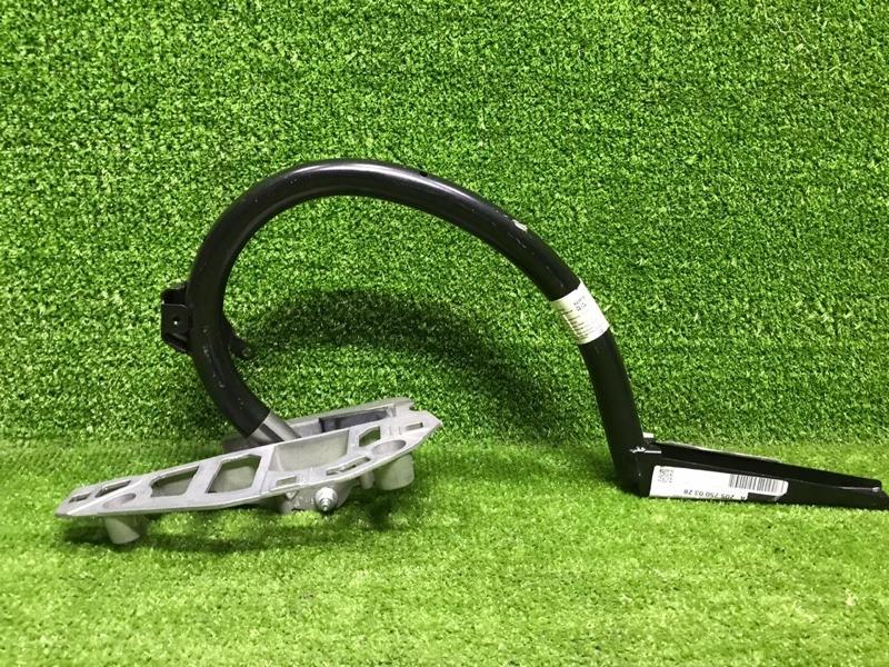 D1610 Петля крышки багажника левая Mercedes C w205 14-23