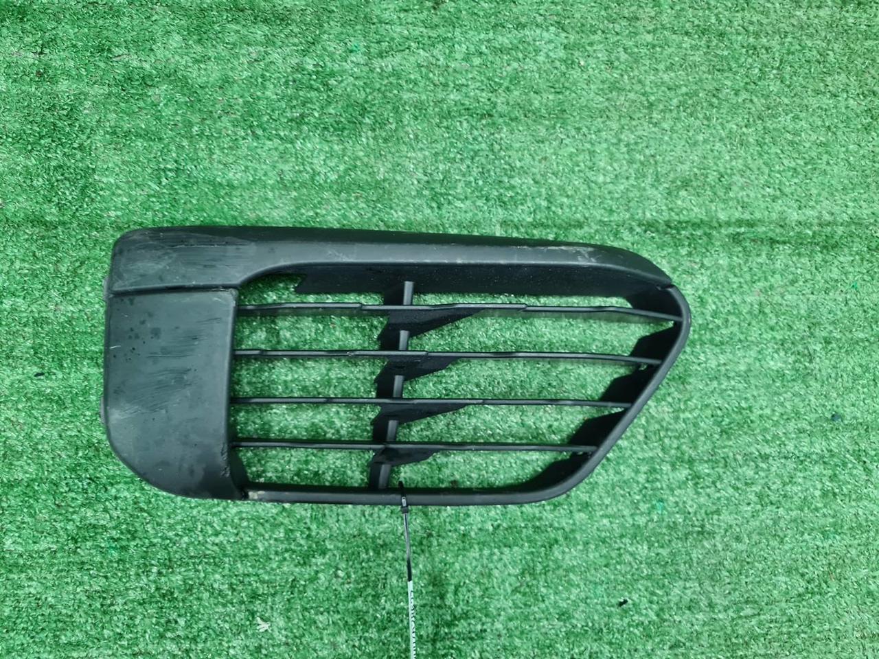 Решетка переднего бампера правая BMW X1 F48 15-19