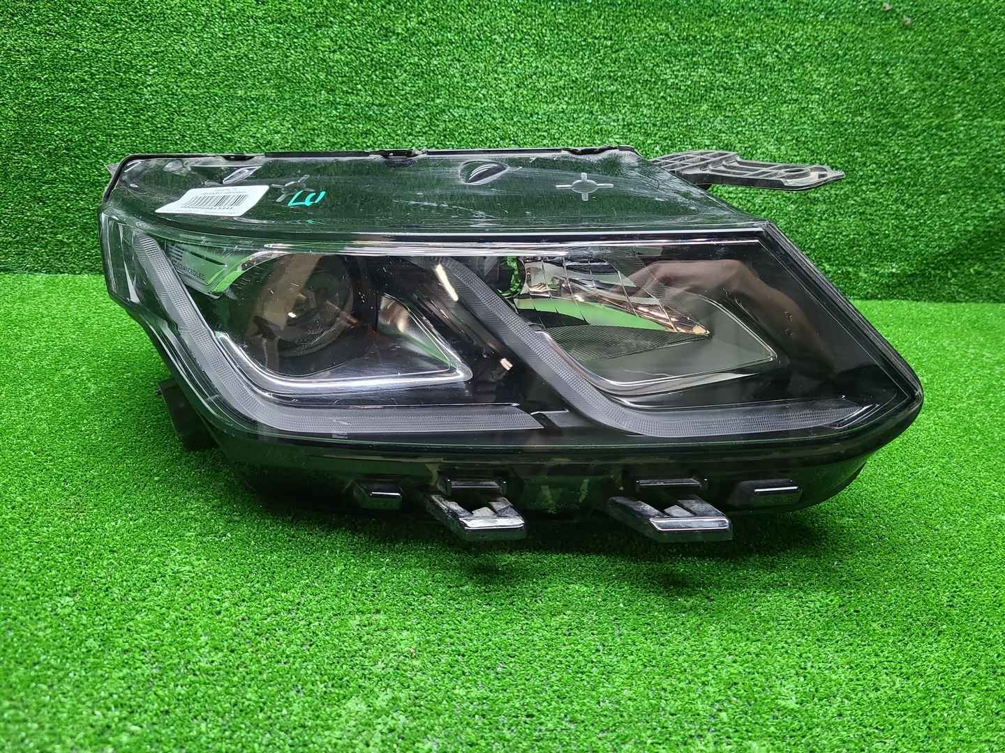 Битая Фара правая Geely Coolray (19-24) галоген