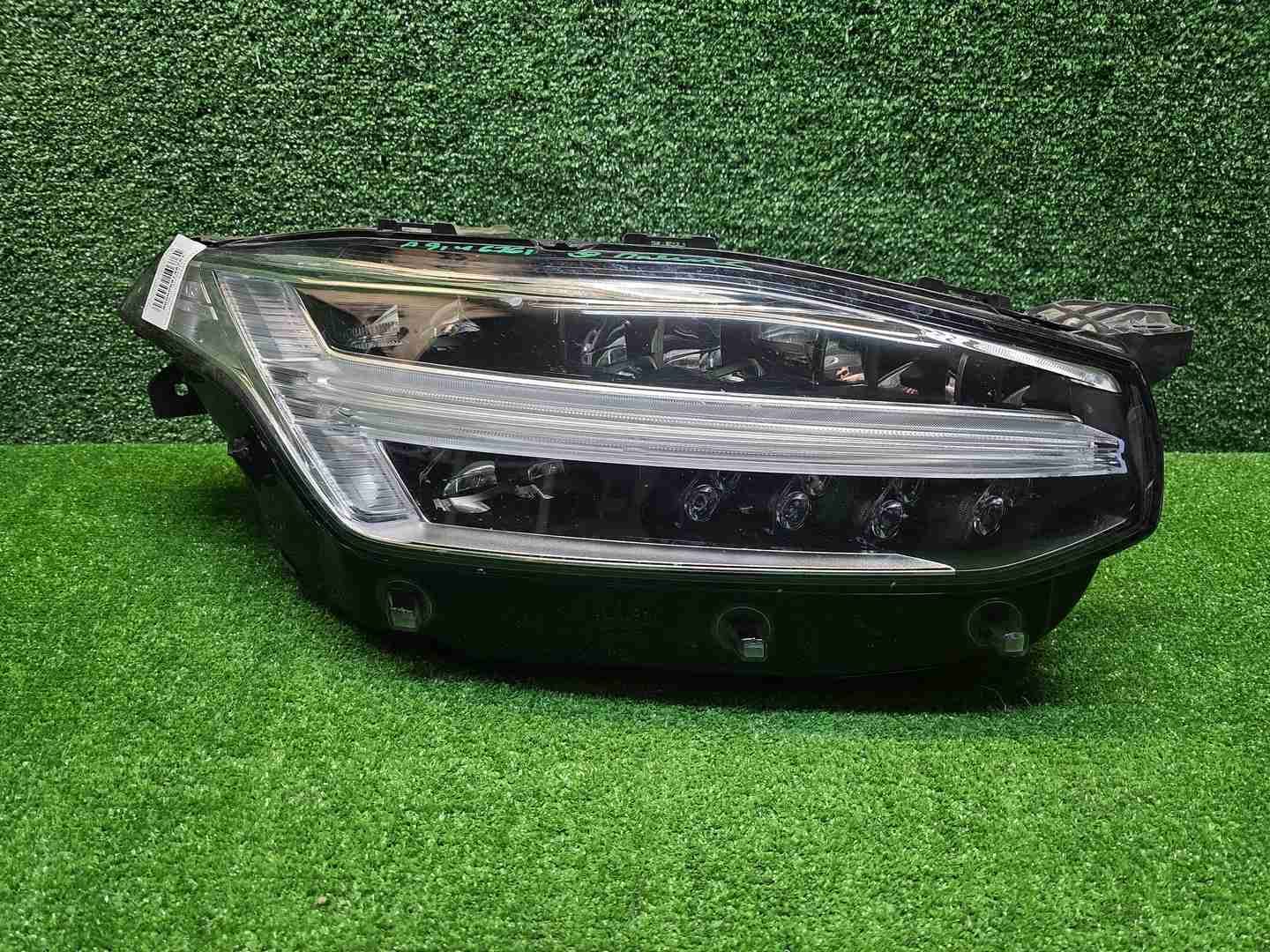 Фара правая Volvo XC90 2 (2014-2019) LED