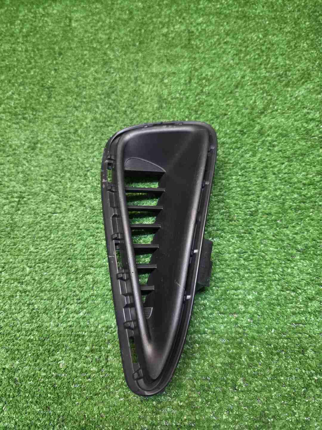 Решетка бампера правая Toyota Camry XV50 (14-17)