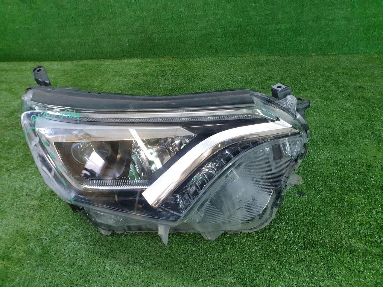 Битая Фара правая Toyota RAV4 4 CA40 (2015-2019) LED