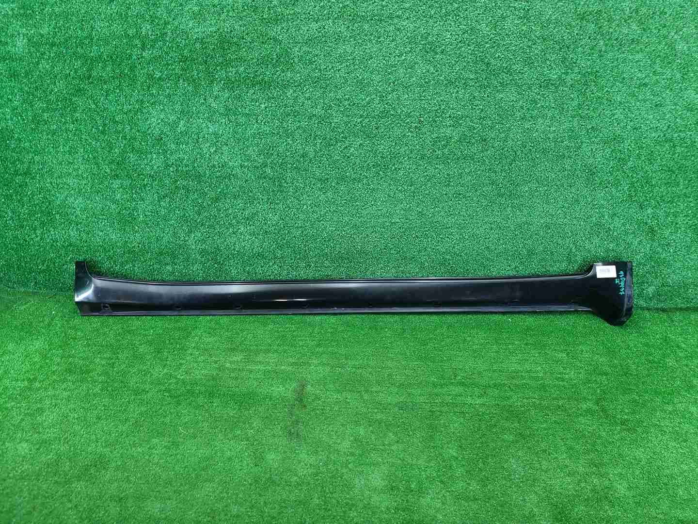 Накладка порога RH Toyota Land Cruiser 200 (07-15)