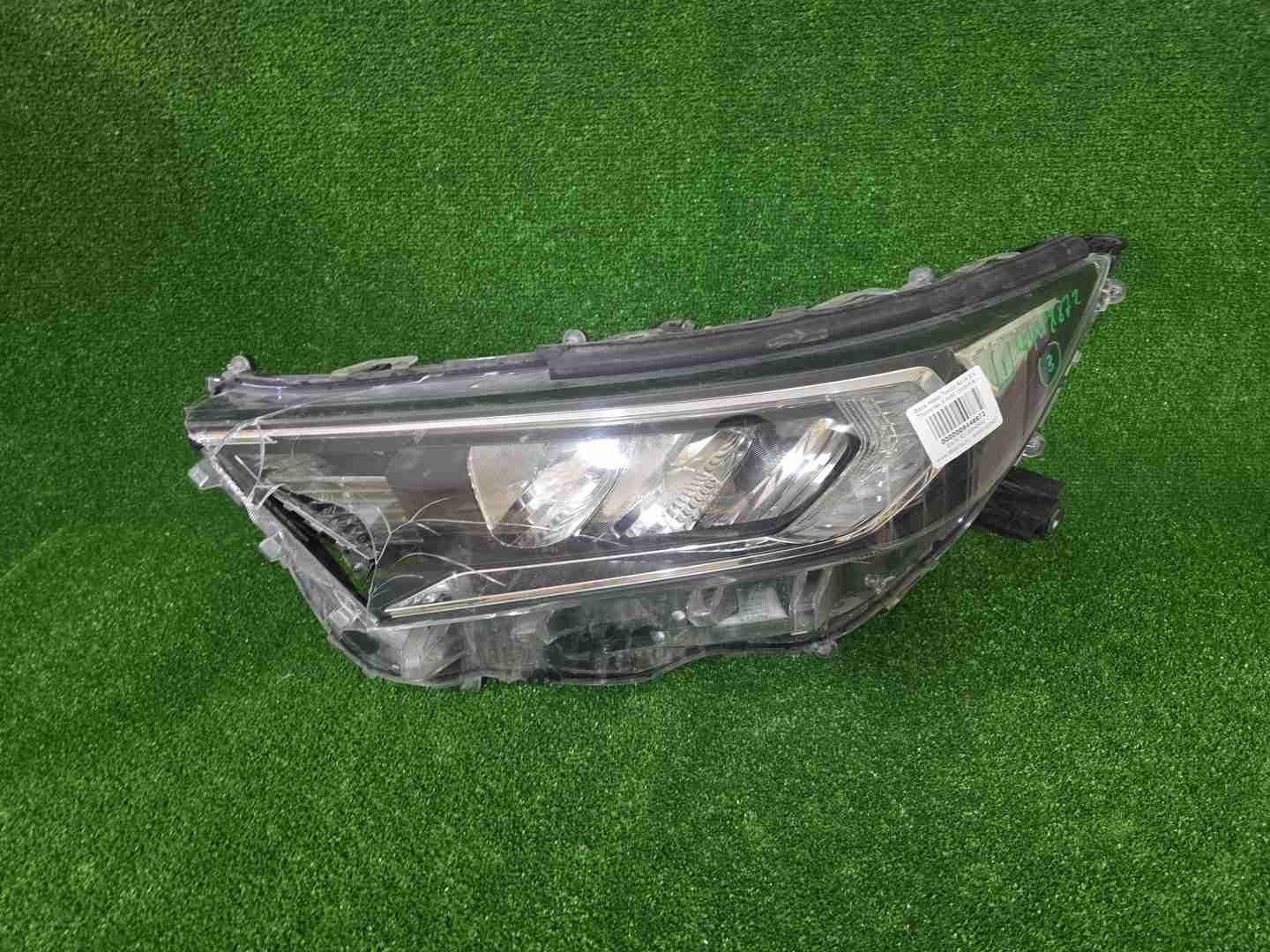 Битая Фара левая Toyota RAV4 5 XA50 (18-нв) LED