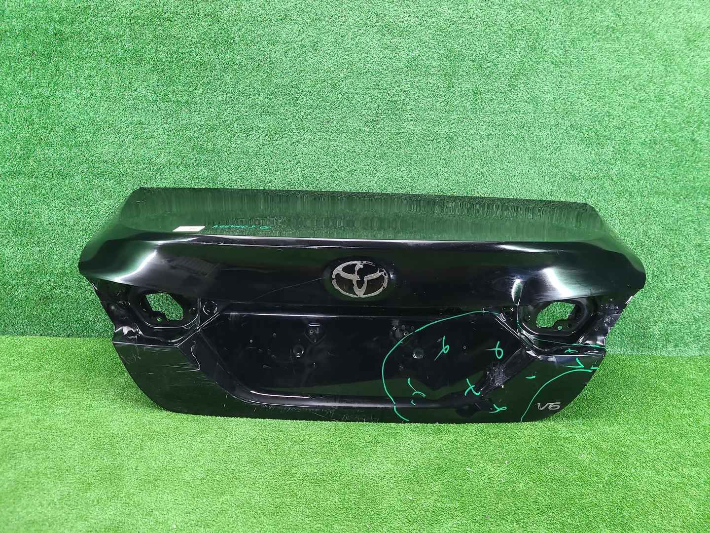 Крышка багажника Toyota Camry xv70 (2017-2024)