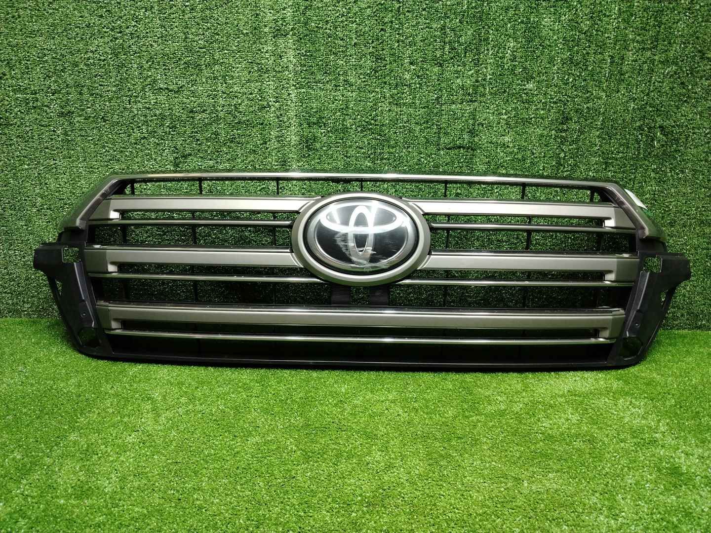 Решетка радиатора Toyota Land Cruiser 200 (2015-2021)