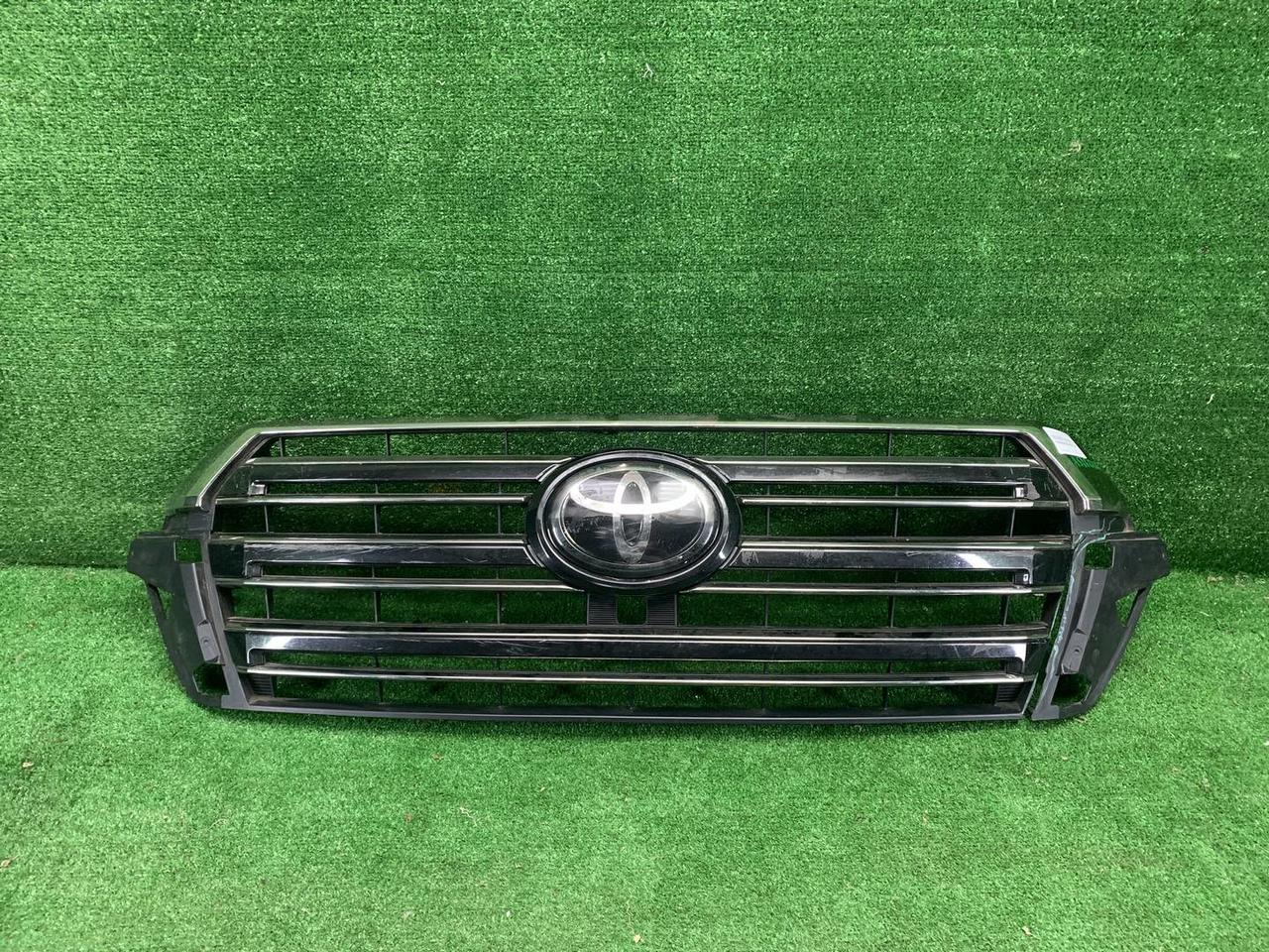 Решетка радиатора Toyota Land Cruiser 200 (2015-2021)