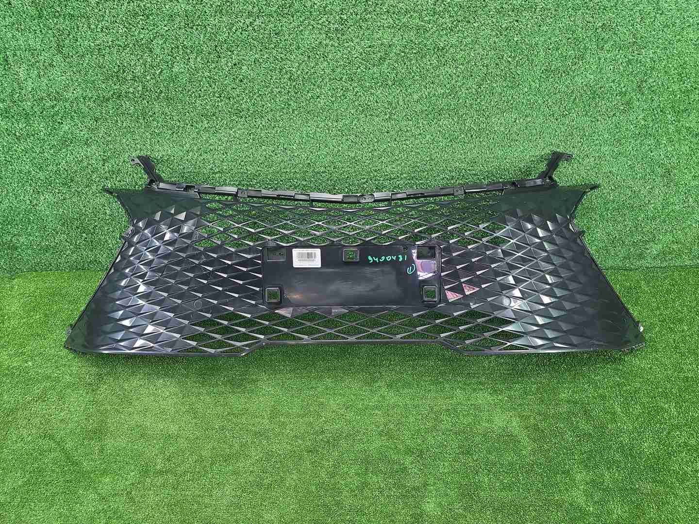 Решетка переднего бампера Geely Coolray (23-нв)