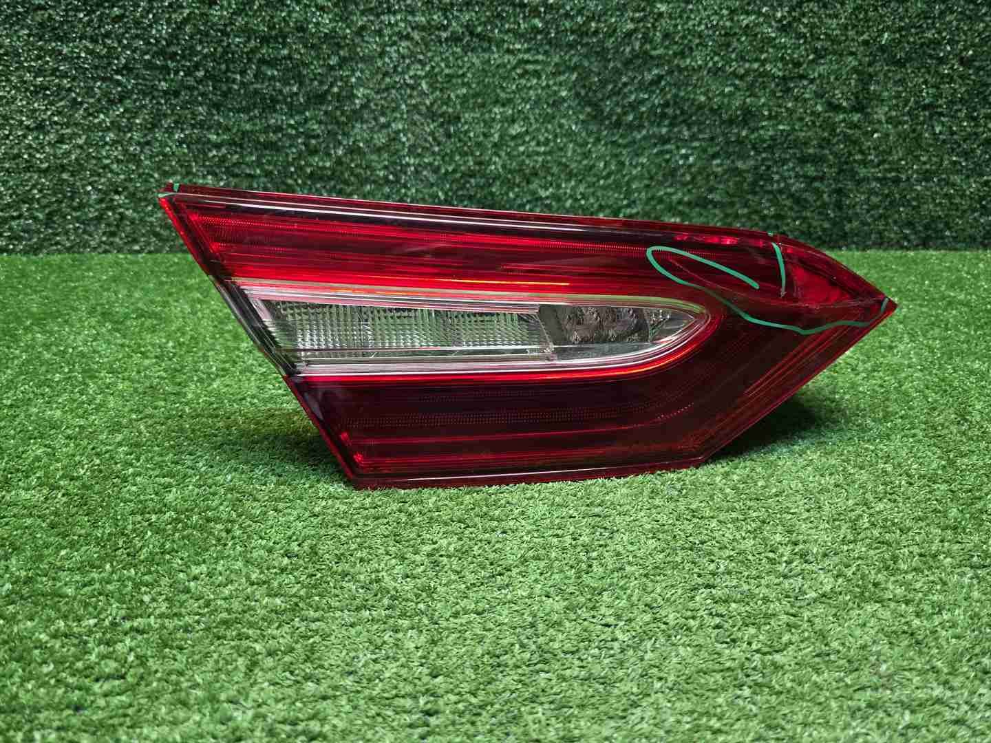 Фонарь левый внутр. Toyota Camry xv70 (17-24) LED