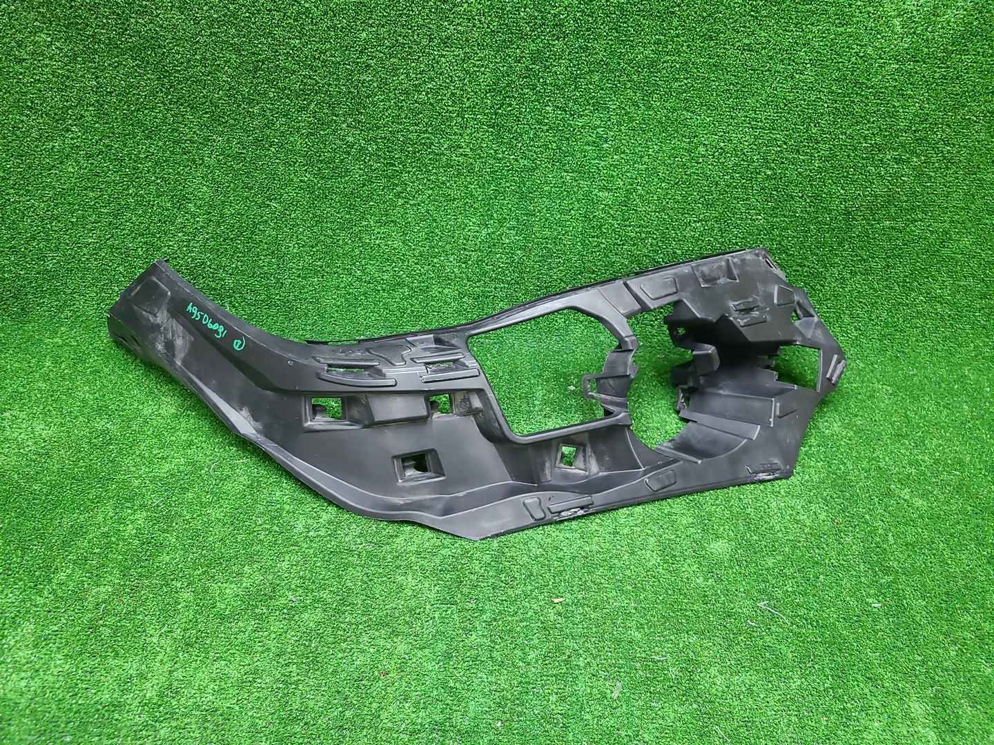 Кронштейн бампера правый BMW X6 F16 14-20 M-paket