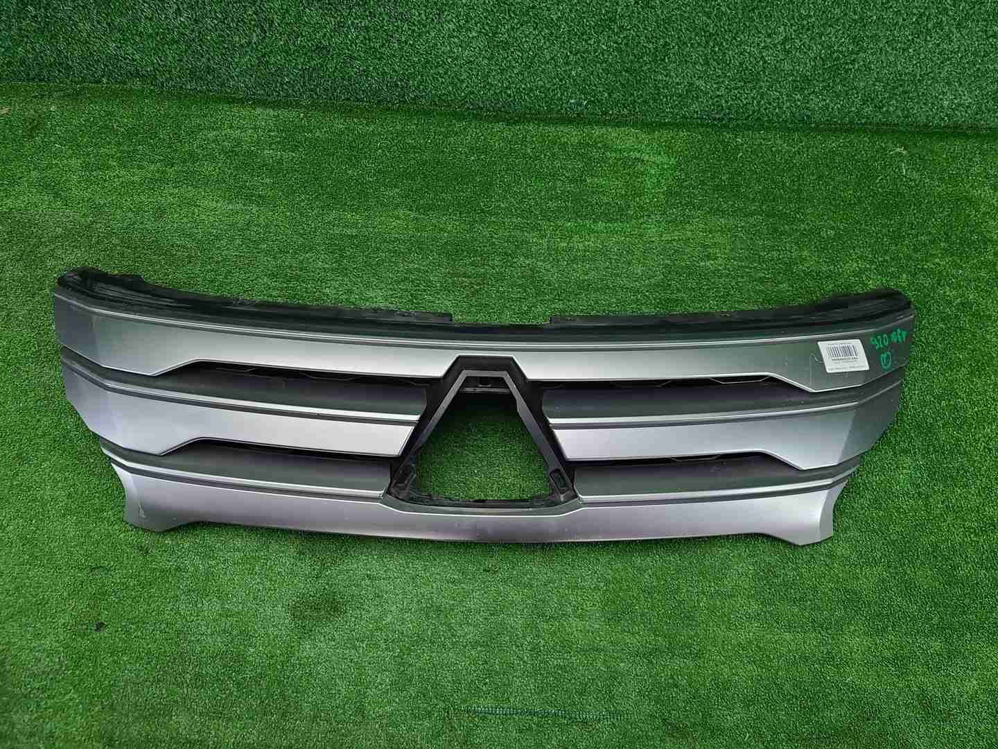Решетка радиатора Mitsubishi Pajero Sport 3 19-нв