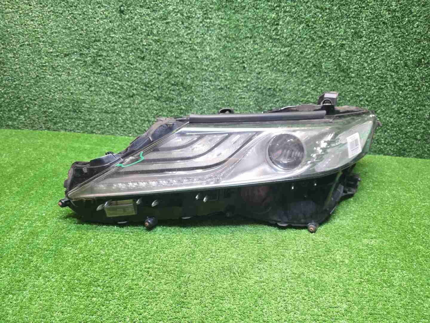 Фара левая Toyota Camry XV70 (2017-2021) LED