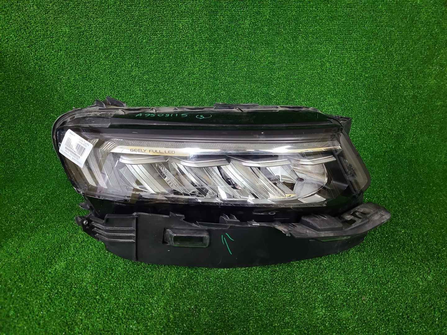 Фара правая Geely Tugella (2019-2024) LED