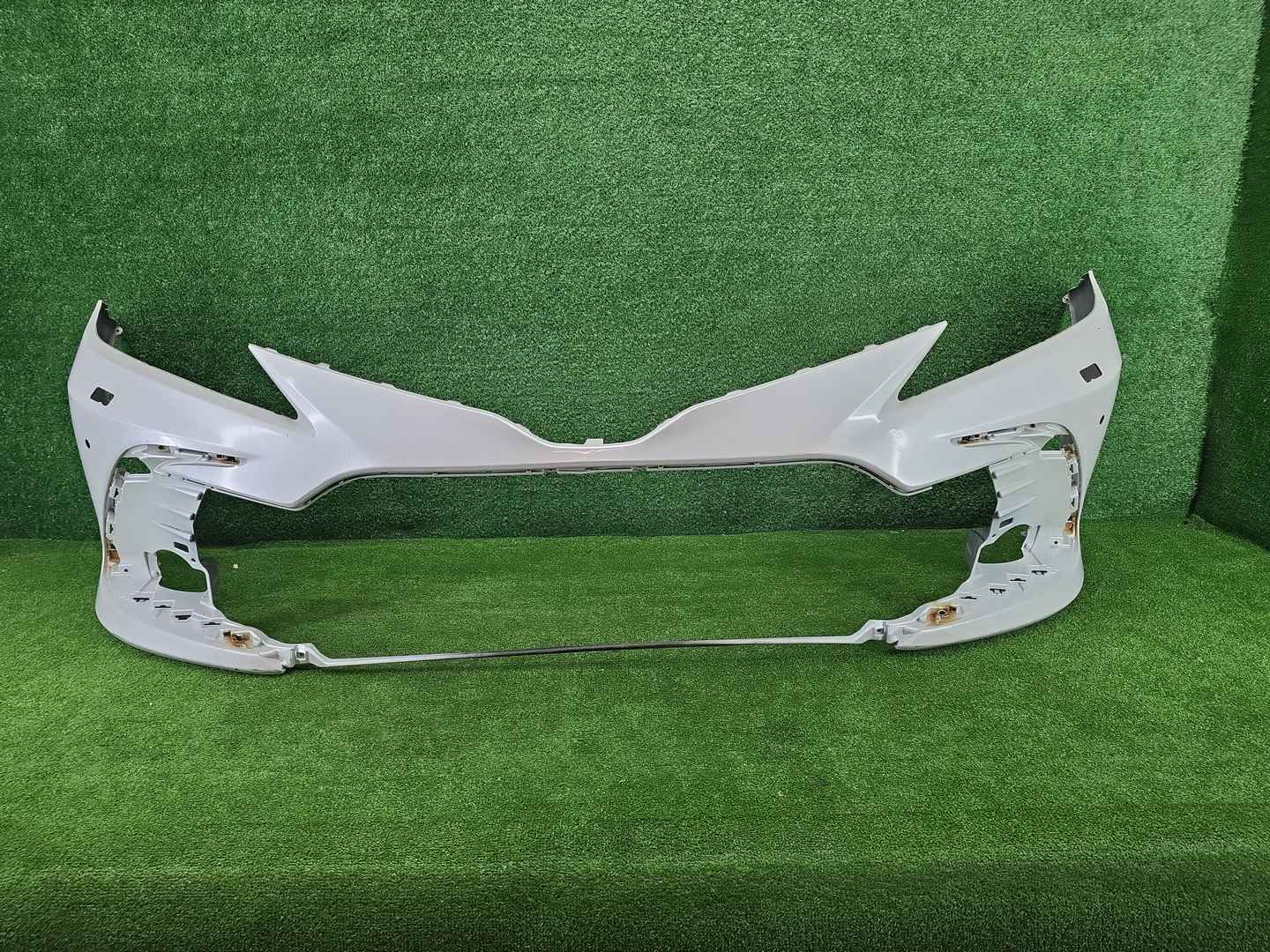Бампер передний Toyota Camry xv70 (2020-2024)