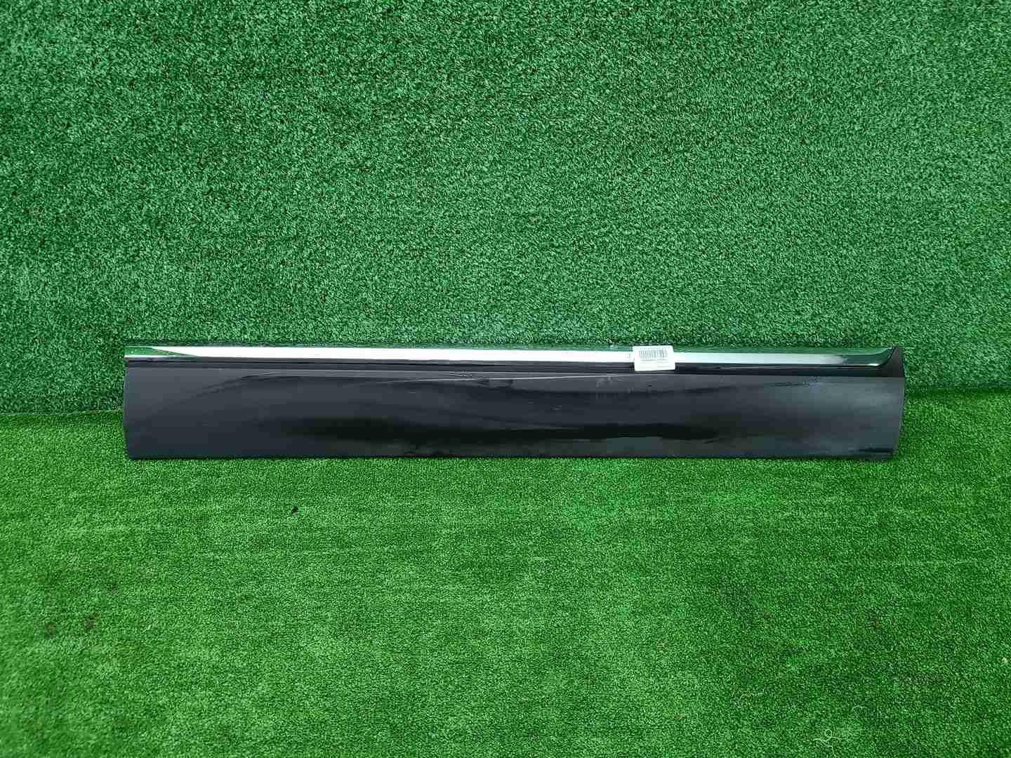 Накладка двери передняя правая Hongqi HS5 (19-нв)