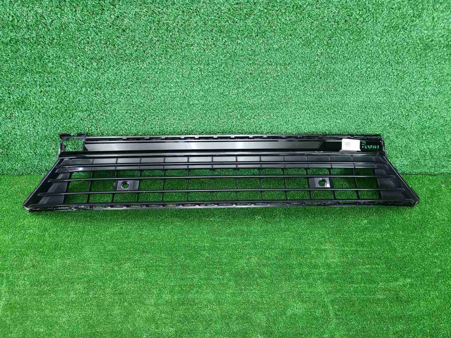 Решетка переднего бампера VW Teramont 21-23 R-line