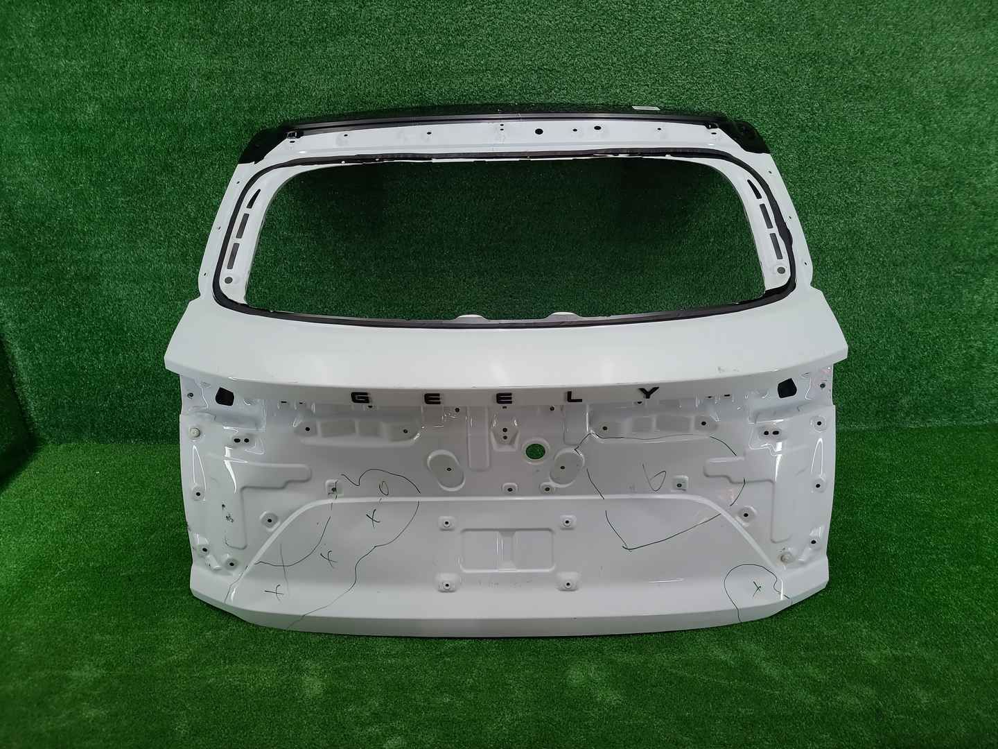 Крышка багажника Geely Coolray (2023-н.в.)