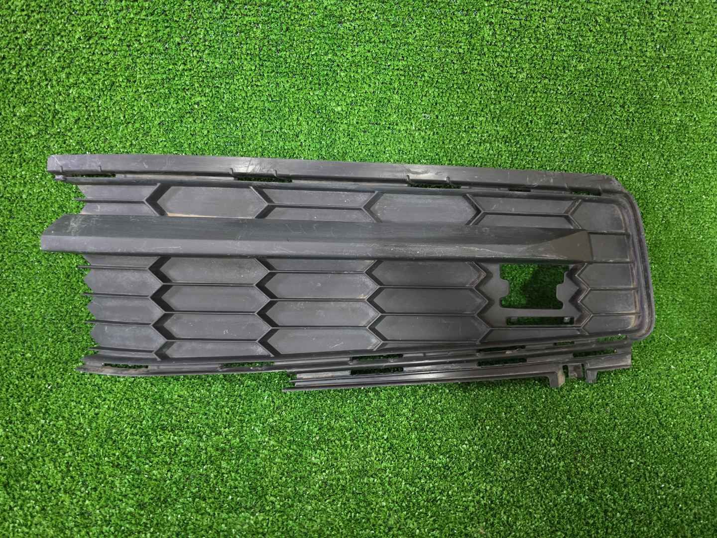 Решетка переднего бампера Skoda Kodiaq (2016-2022)