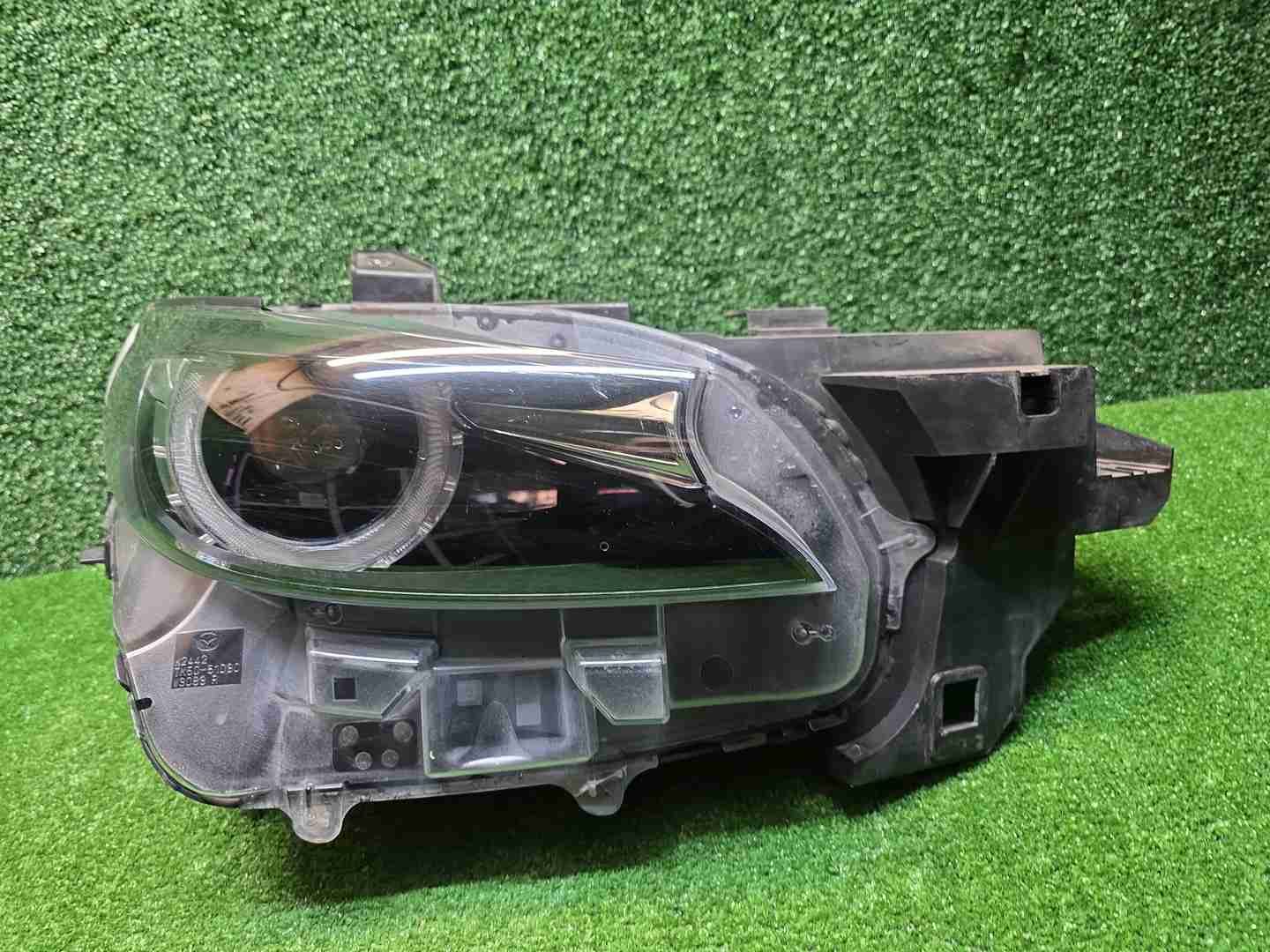 Фара правая Mazda CX-9 2 (2020-2024) LED