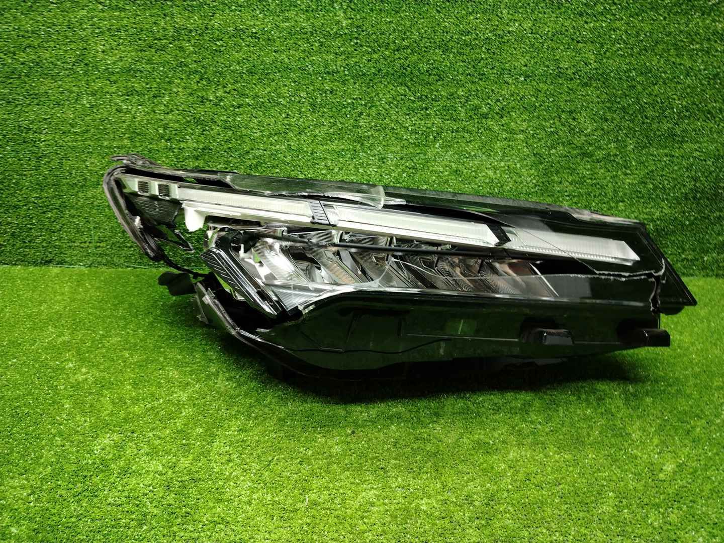 Битая Фара правая Geely Coolray (2023-н.в.) LED