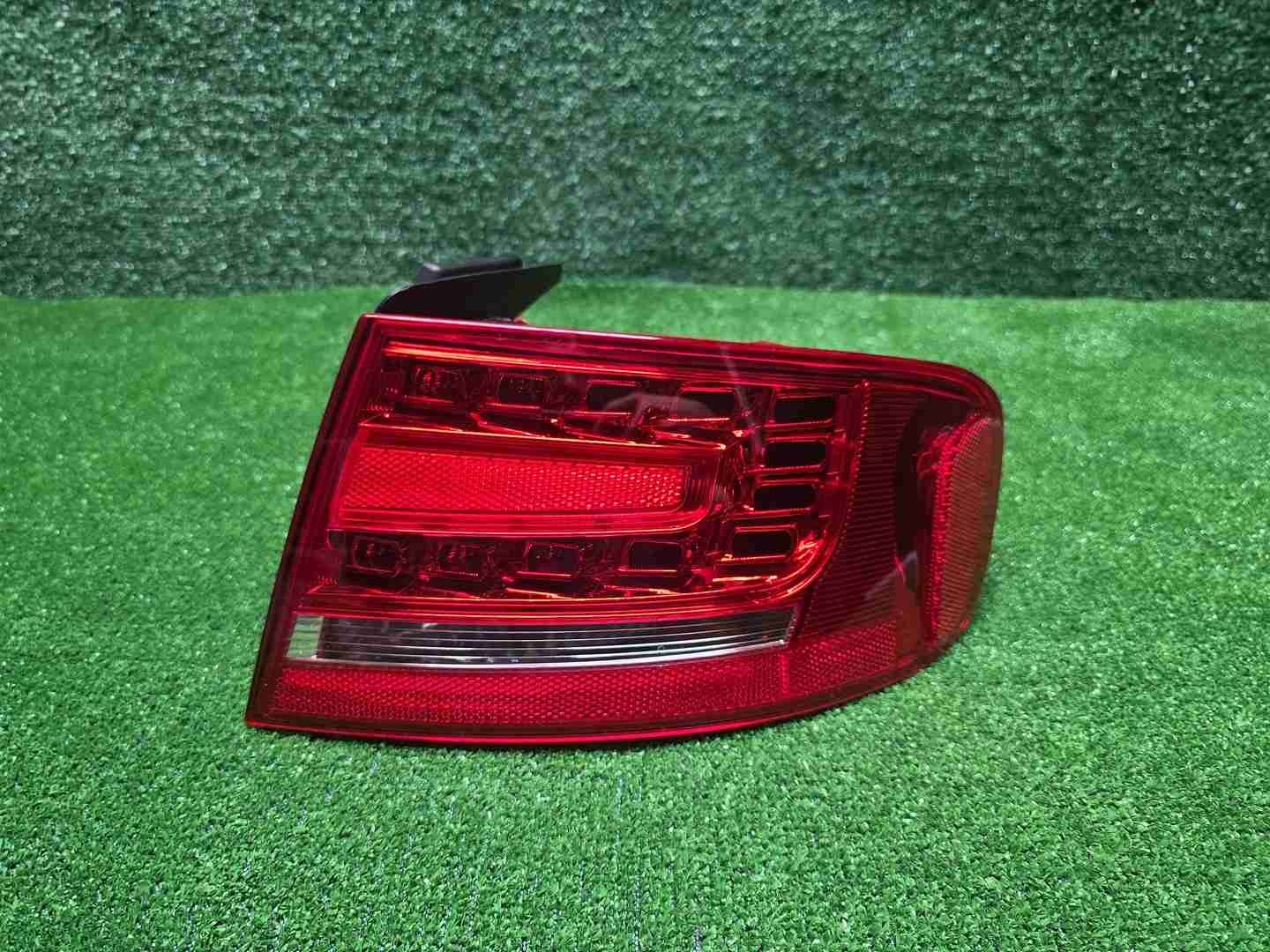 Фонарь правый внешний Audi A4 B8 07-11 Седан