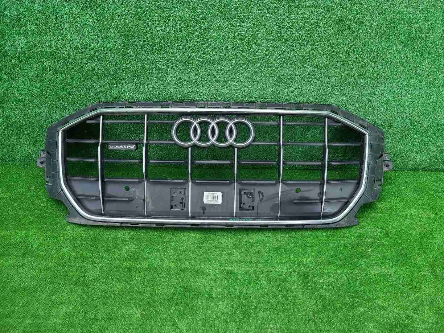 Решетка радиатора Audi Q8 (2018-2023)